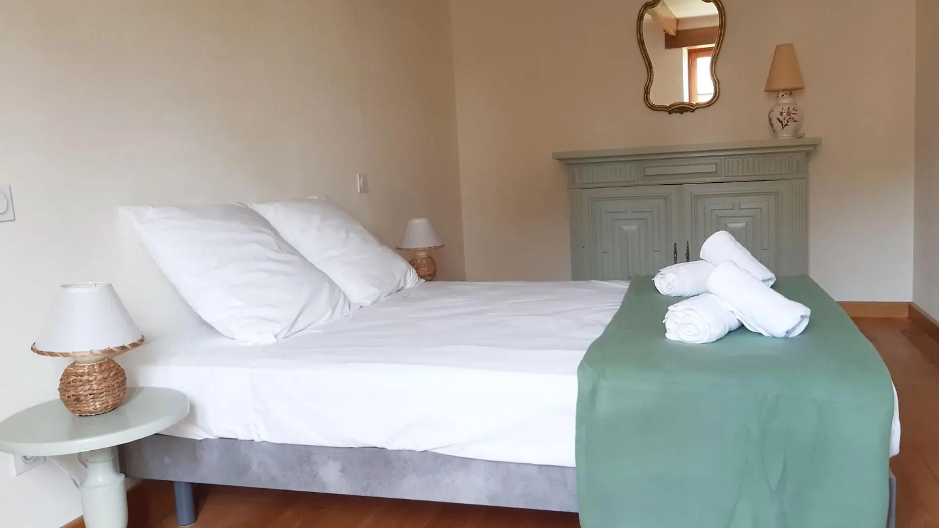 Holiday home Gite Amelie Lanuejouls-et-Privezac